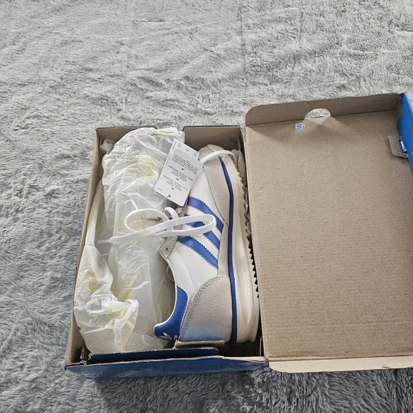 Adidas Kids White and Blue Sneakers - Picture 2 of 10